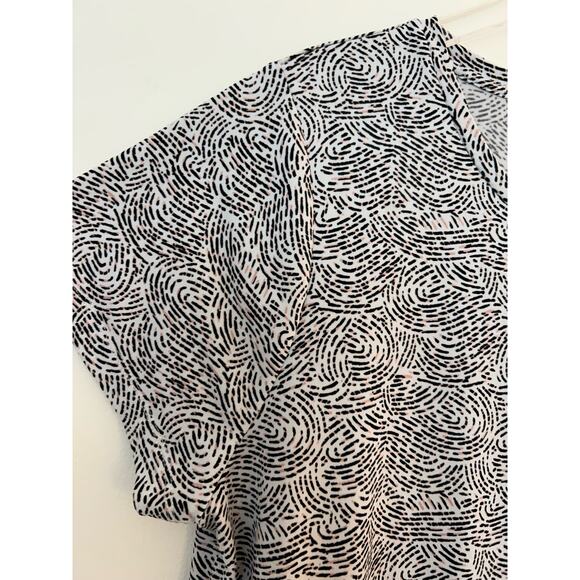 Ivanka Trump Short Sleeve Black and White Patterned Blouse Size XL - Picture 4 of 9